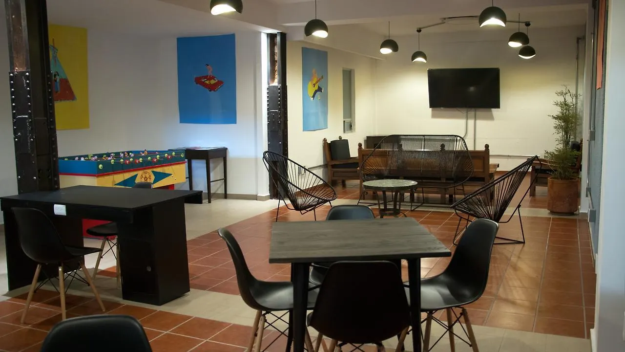 Fenix Beds Hostel Γκουανταλαχάρα