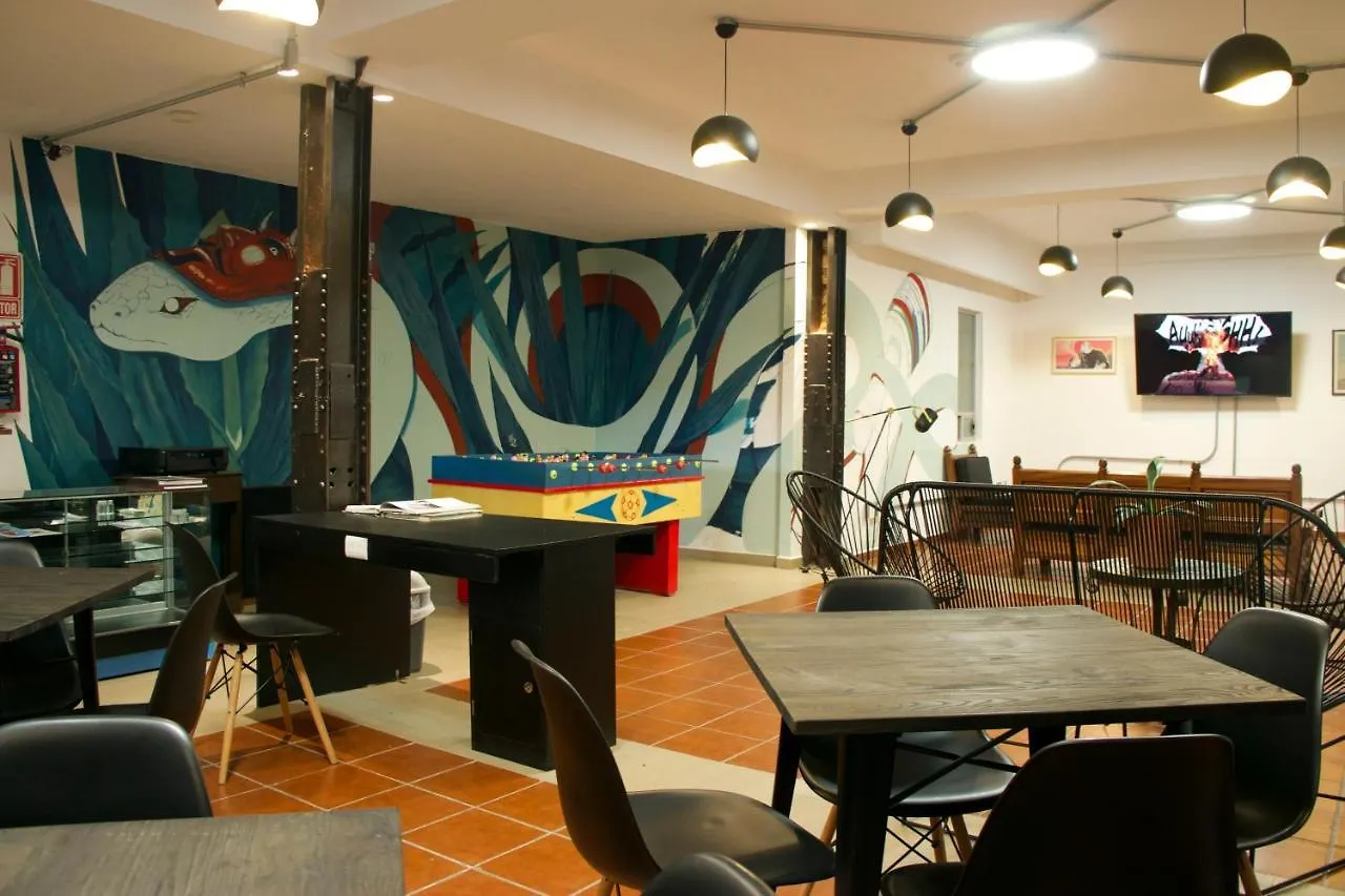 Επικοινωνία με το Fenix Beds Hostel